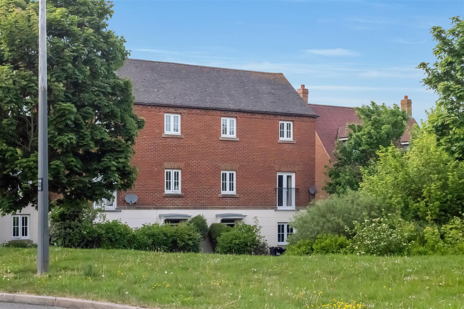Harlow Crescent, Oxley Park, Milton Keynes